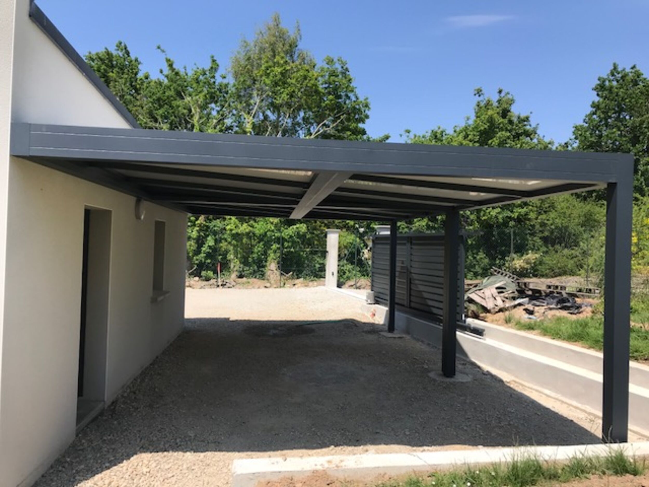 Carport Aluy - Oriasun : autoportant ou mural Carport Aluy - Oriasun : autoportant ou mural